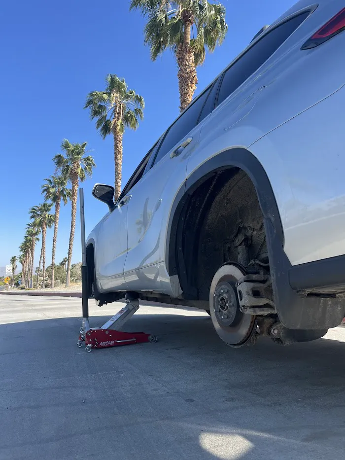 RoadRunner Solutions | Emergency Roadside Assistance 0