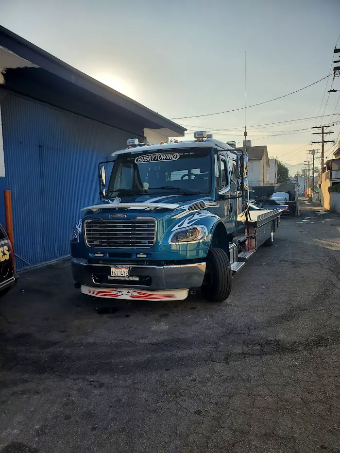 Husky Auto Towing 1