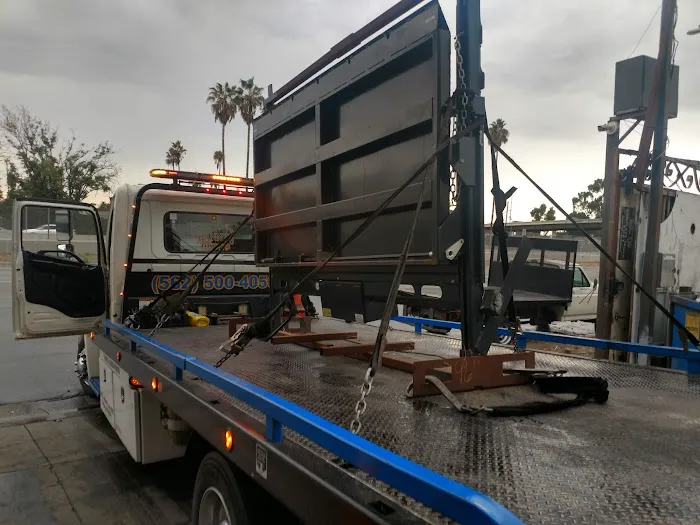 Manny's Towing 5