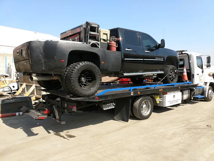 Manny's Towing 1