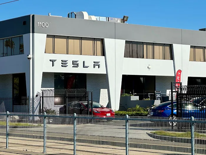 Tesla Service Center Santa Monica 1