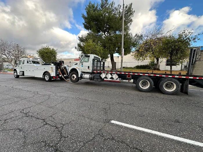 One Call Towing Medium And Heavy Duty Towing 4