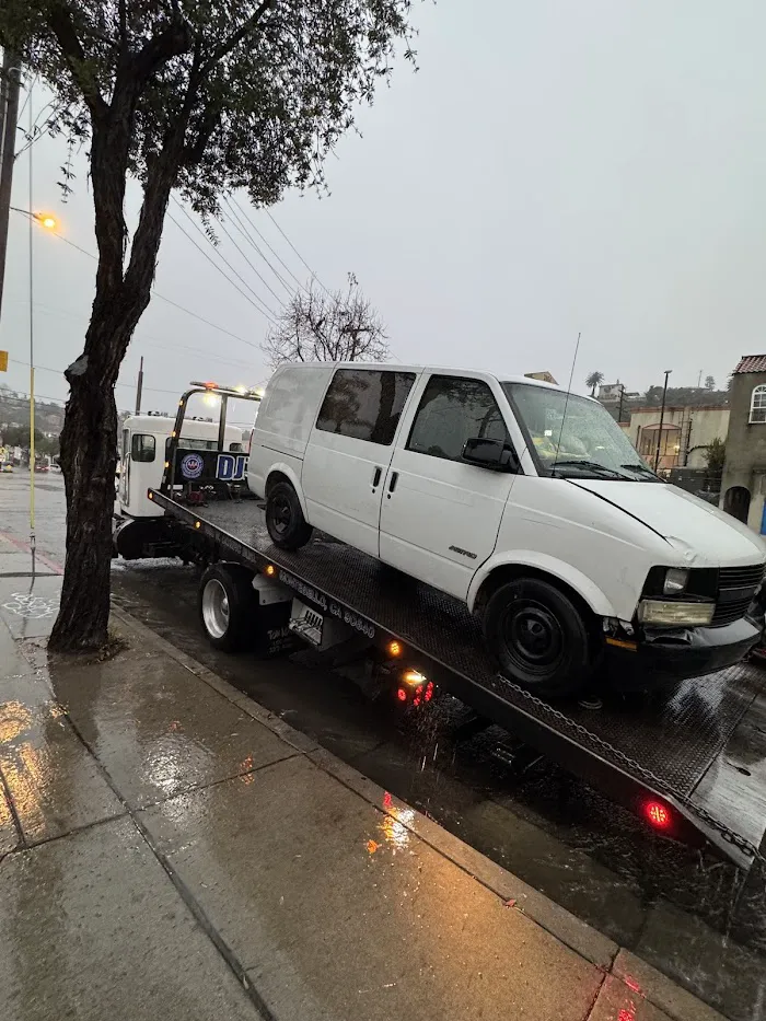 DJ's Towing LLC 6