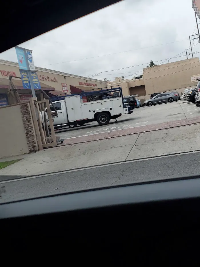 Heralds Garage Brake and lamp & smog check station 9