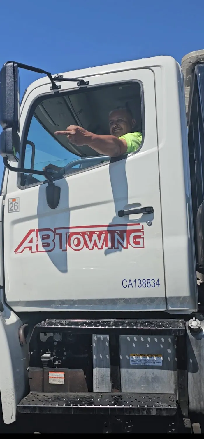 A&B TOWING AND JUNK CARS 1