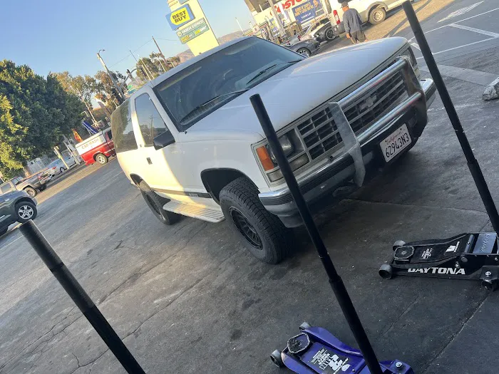 24 Hour Mobile Tire and Roadside Assistance 4