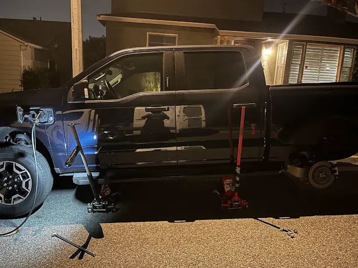24 Hour Mobile Tire and Roadside Assistance 7