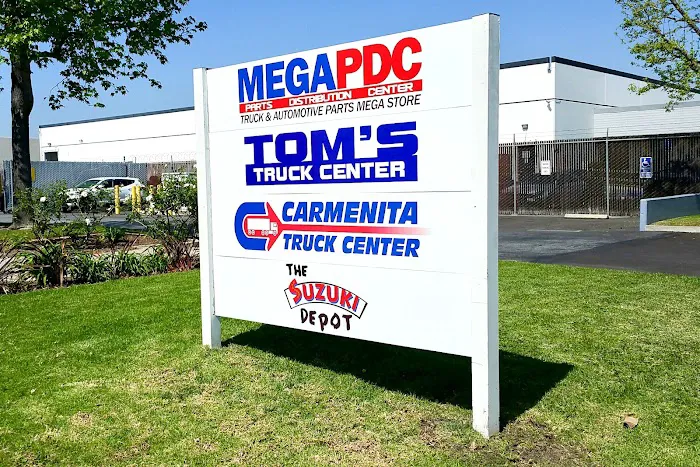 Tom's Truck Center Service 6