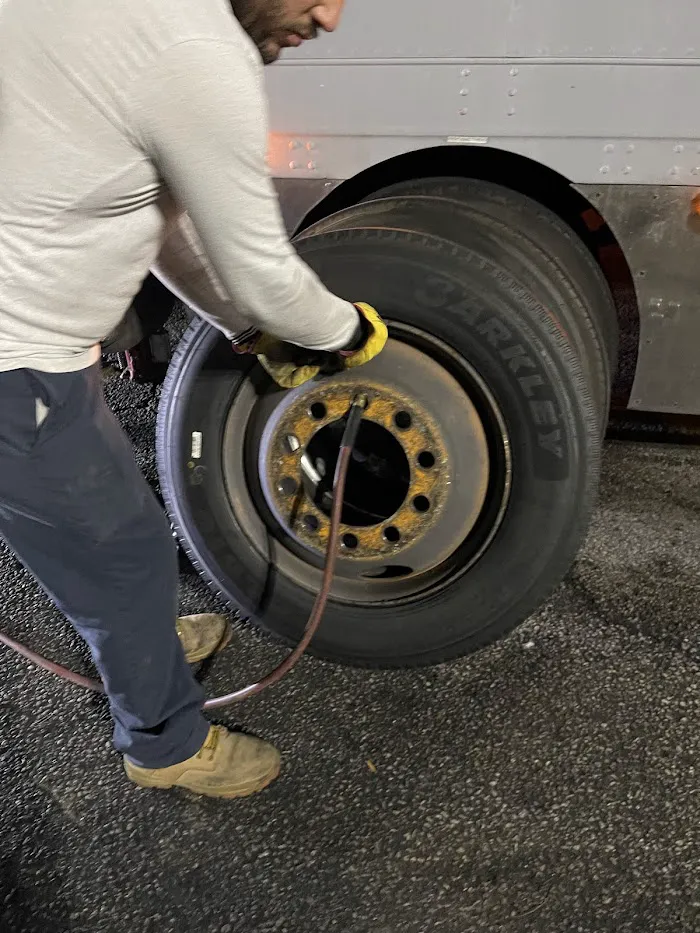 Carl’s Tire Road Service 3