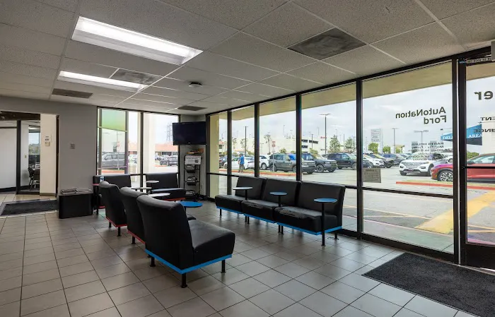 AutoNation Ford Valencia Service Center 7