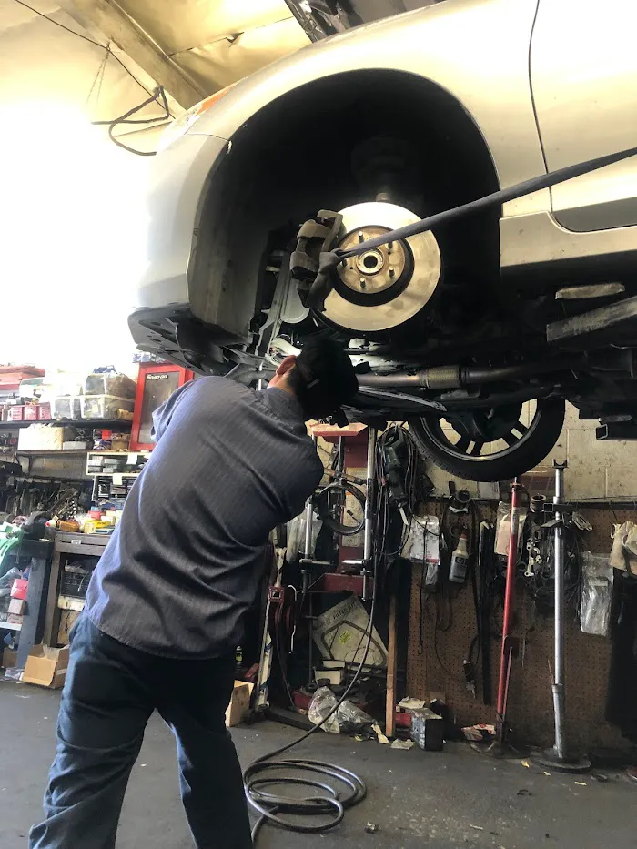 Bolsa Auto Repair & Muffler 6