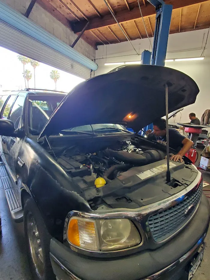 Villanuevas Auto Repair 1