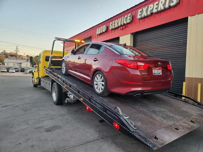 Tapias Towing & Tires Service 4