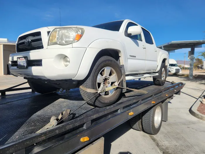 Tapias Towing & Tires Service 9