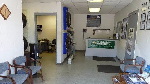 Dee's Auto Care Specialists 4