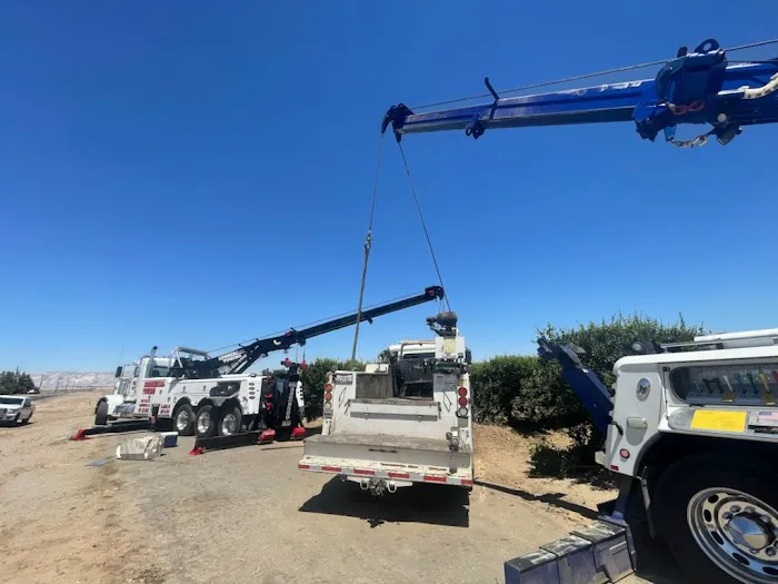 Commercial Towing 1