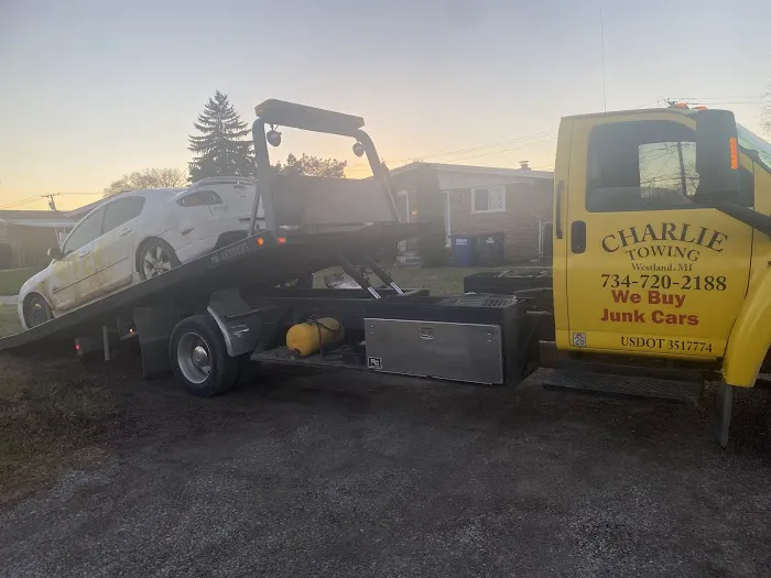 Charlie's towing service 9