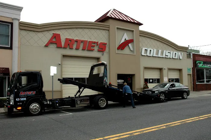 Artie's Collision North 7