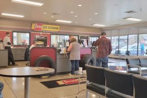Les Schwab Tire Center