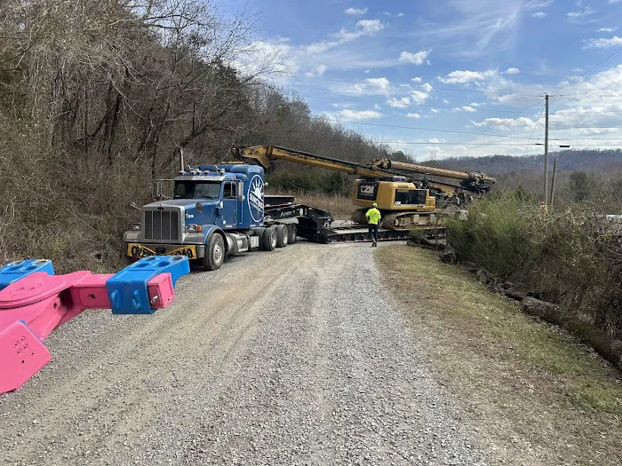 Casper's Body Shop & Wrecker Service LLC - Heavy Duty, Semi Trailer & Car Towing Services 3