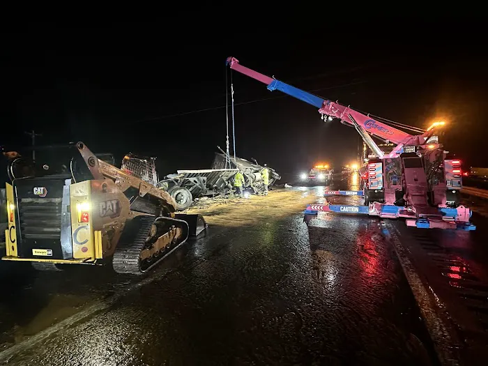 Casper's Wrecker - Heavy Duty, Semi Trailer & Car Towing Services 4