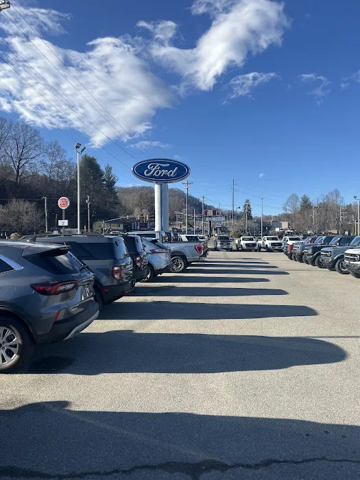 Crossroads Ford of Waynesville 4
