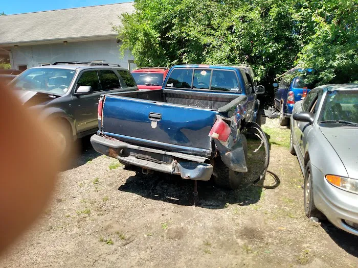 Johnny’s Auto & Heavy Duty Semi Truck Towing 3