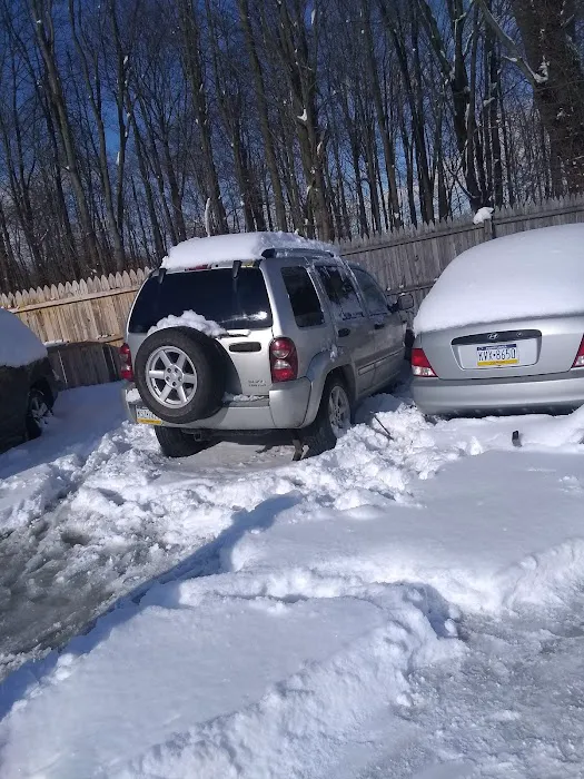 Laceys Auto Sales & Towing 3