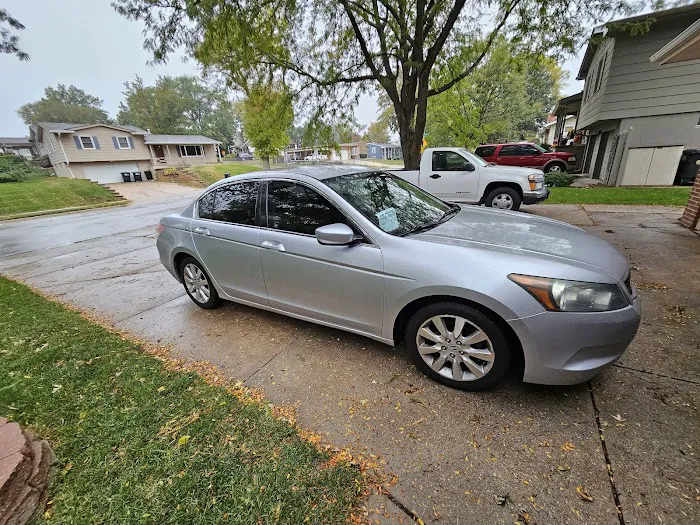 AUTO TINT AND DETAIL 8