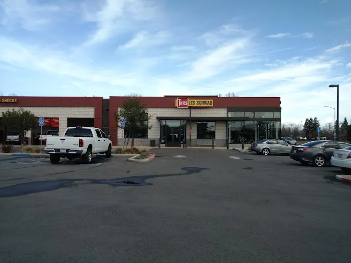 Les Schwab Tire Center 4
