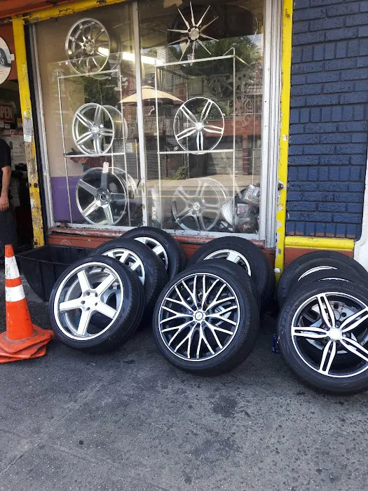 Tire Shop El Famoso 0