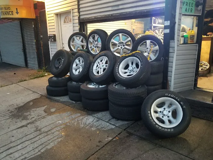 El Monstruo Tire Shop Corp. 3