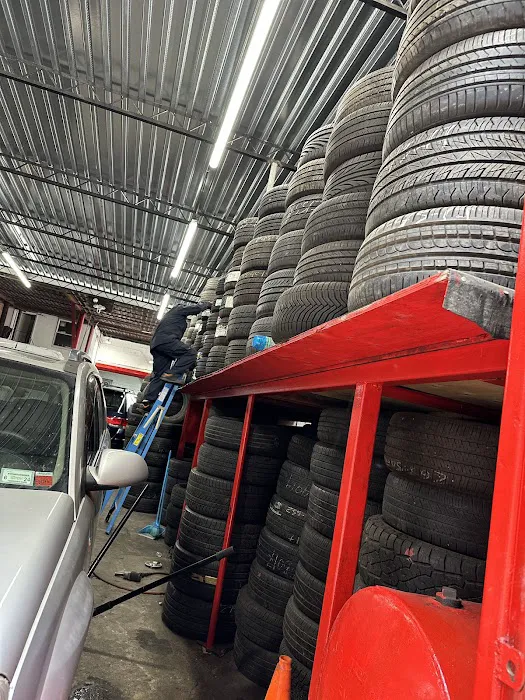 Chapulin family tire shop 2