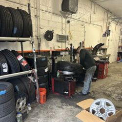 Broadway Tires & Auto ico