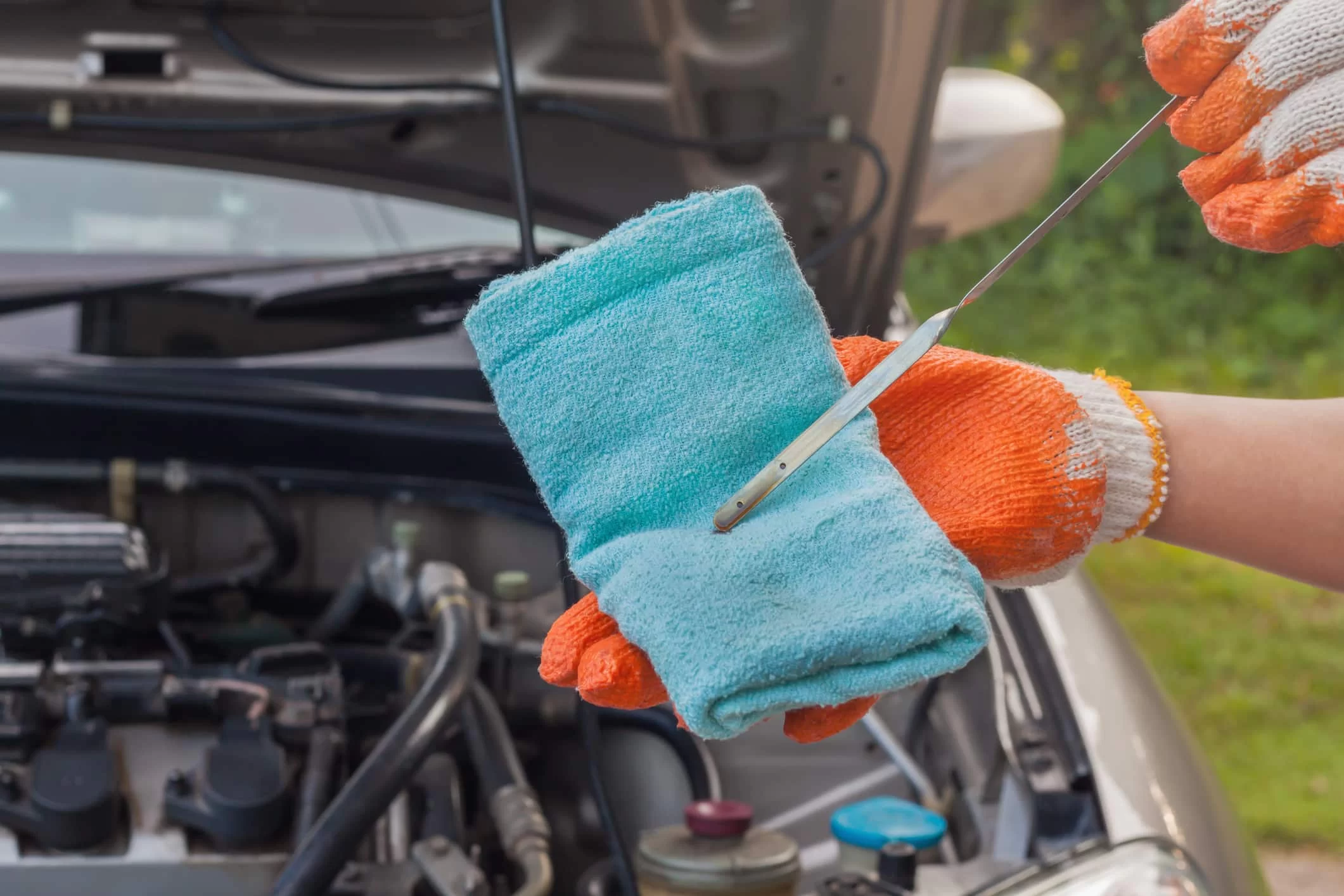 Signs That Your Car’s Transmission Fluid Needs Changing