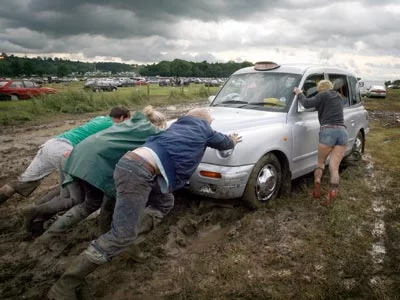 Emergency Towing for Vehicles Stuck in Mud: A Complete Guide to Getting Out Safely