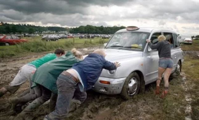 Emergency Towing for Vehicles Stuck in Mud: A Complete Guide to Getting Out Safely