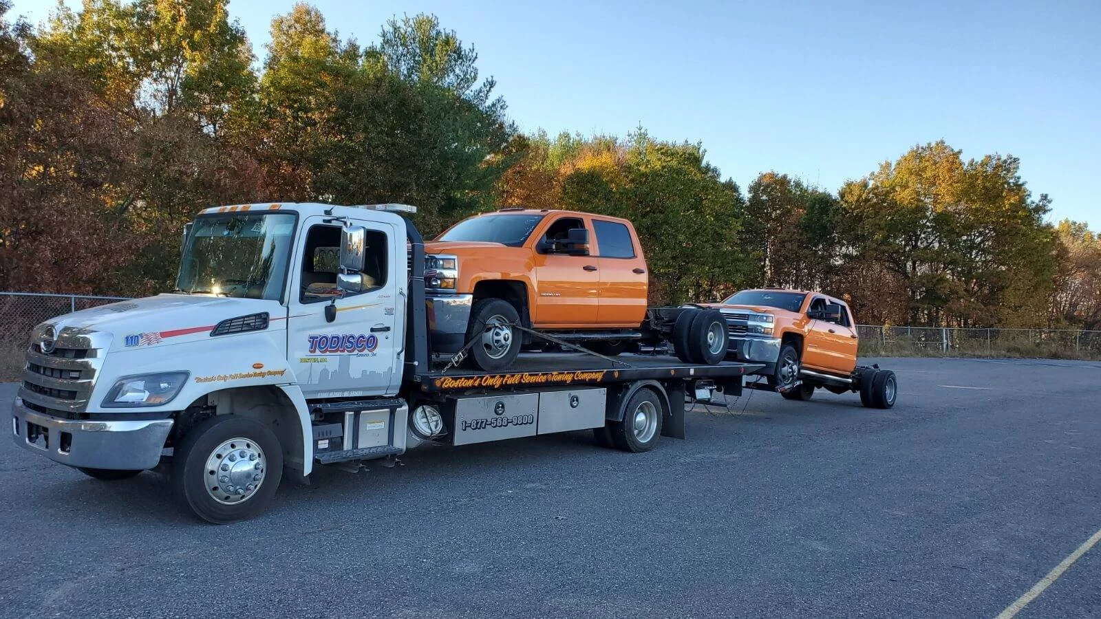 Towing Services for Vehicles Stuck on the Side of the Road: Fast and Reliable Roadside Assistance