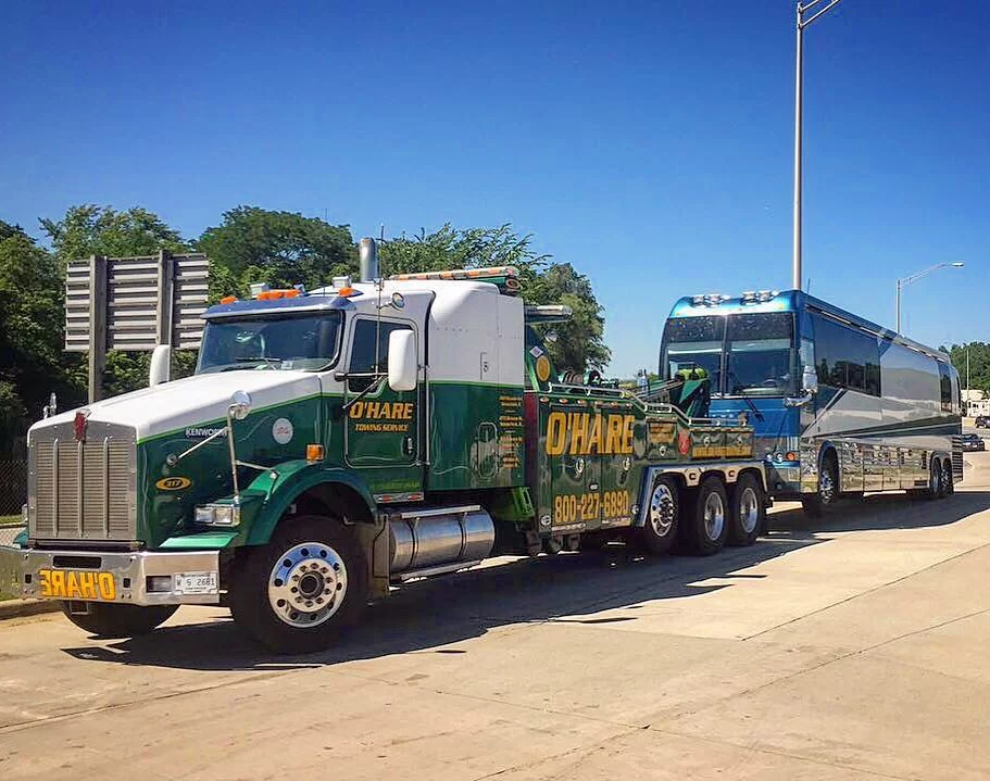 Why Trailer Owners Should Have a Towing Service on Standby