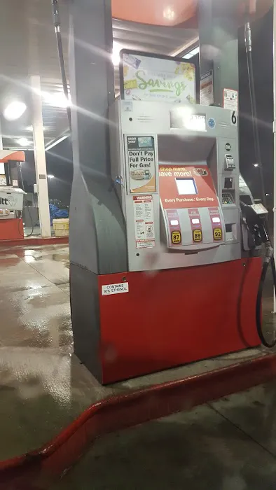 Giant Gas Station 0
