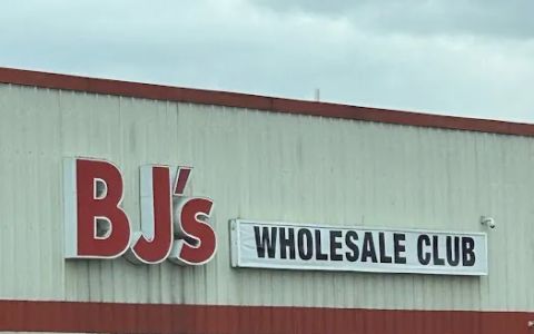 BJ's Gas Station