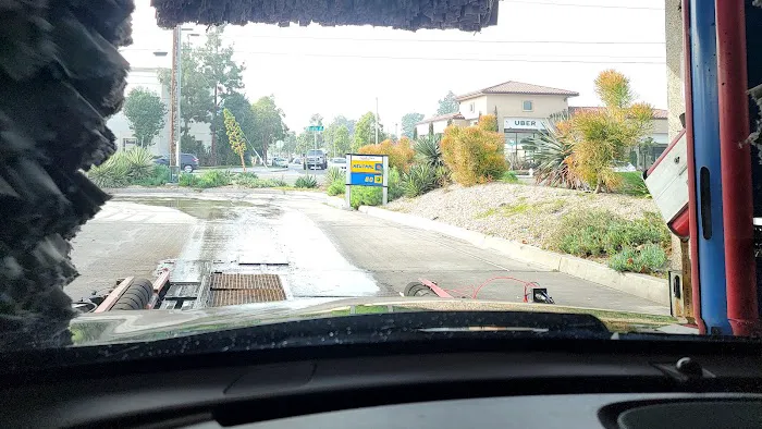 Speedie Clean Express Car Wash 4