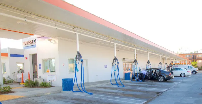 Fast5Xpress Car Wash Pico Rivera 2