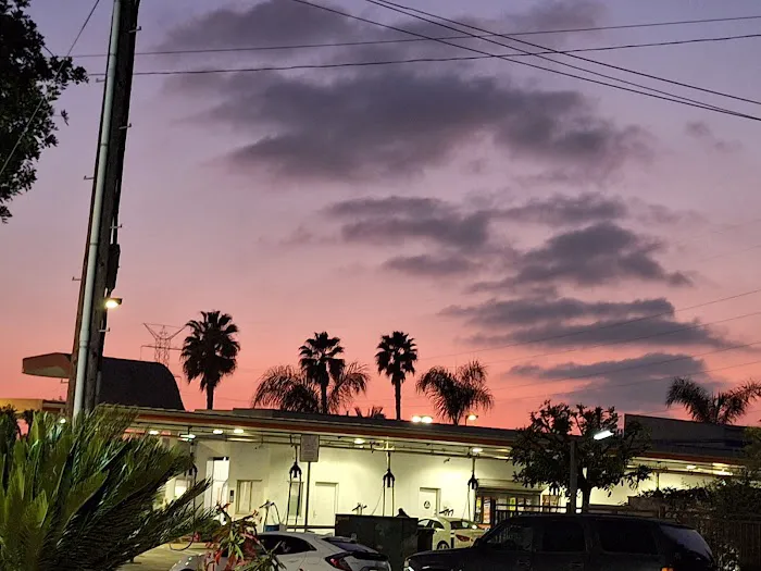 Fast5Xpress Car Wash Pico Rivera 7