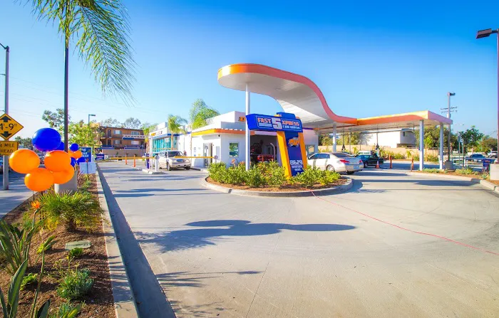 Fast5Xpress Car Wash Pico Rivera 1