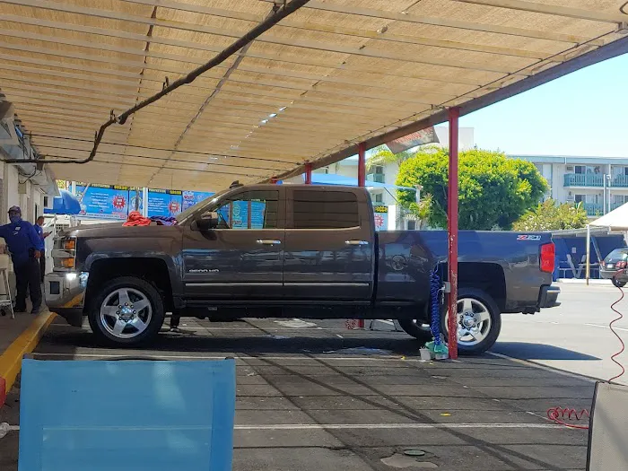Bixby Knolls Car Wash 4