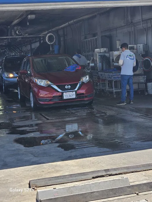 La Cienega Car Wash & Oil Change 4