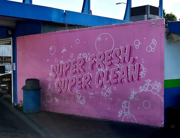 La Cienega Car Wash & Oil Change 1