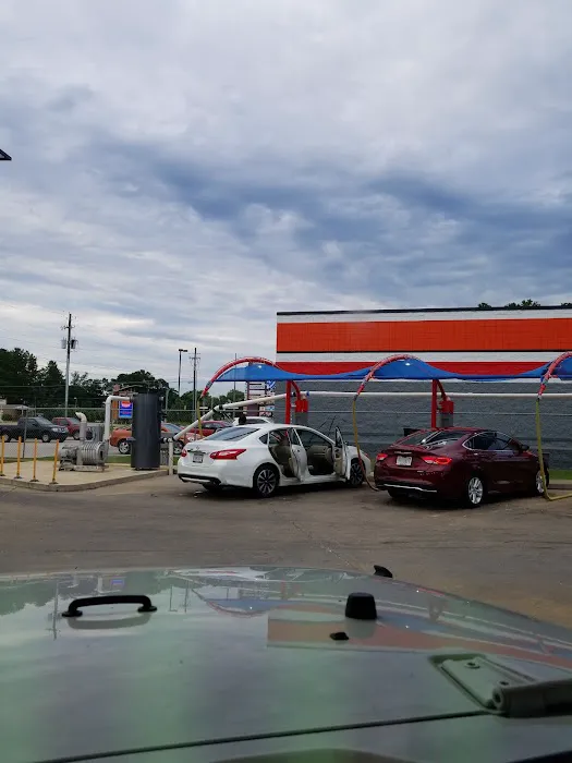 Holley's Classic Car Wash 3