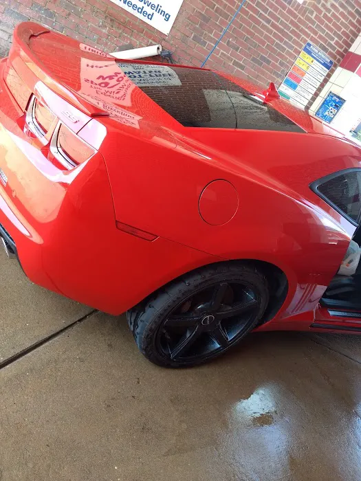 Holley's Classic Car Wash 9
